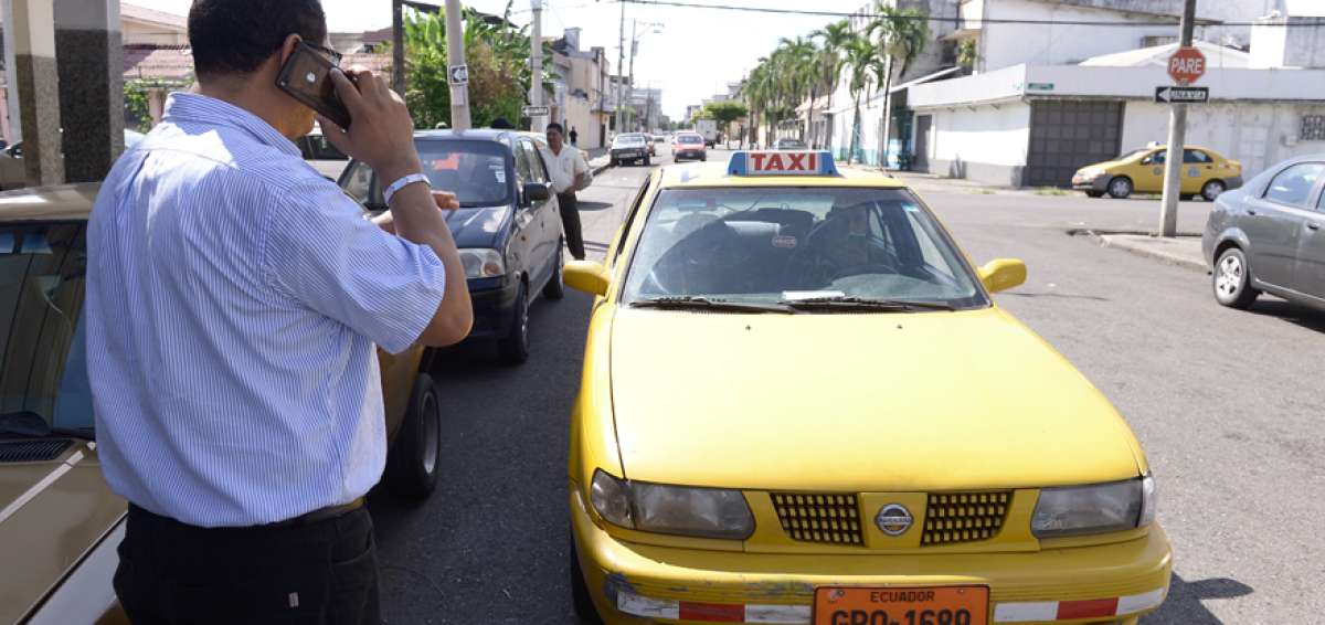 El servicio &lsquo;Un taxi&rsquo; es una de las alternativas para solicitar una carrera a trav&eacute;s de una aplicaci&oacute;n.