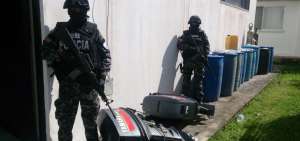 Polic&iacute;a y Marina incautan 364 bloques de marihuana en San Lorenzo