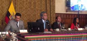 El mandatario Len&iacute;n Moreno durante un conversatorio con medios de comunicaci&oacute;n desde el Palacio de Carondelet. 