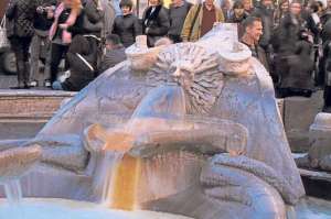 La fuente de Bernini sufre da&ntilde;os 