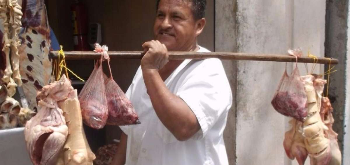 Miguel Yuvi anhela este a&ntilde;o abrir un local para dejar se ser vendedor ambulante.