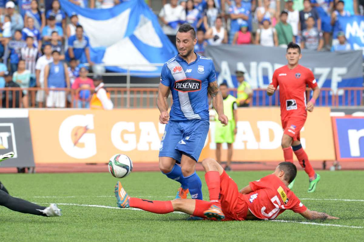 Emanuel Herrera marc&oacute; el primer gol para Emelec en el Chucho Ben&iacute;tez. Foto: Jos&eacute; Mor&aacute;n / El Tel&eacute;grafo. 