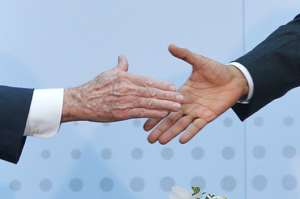 EL hist&oacute;rico saludo entre los mandatariosRa&uacute;l Castro y Barack Obama quedar&aacute; en la retina de Am&eacute;rica Latina. Foto: Afp