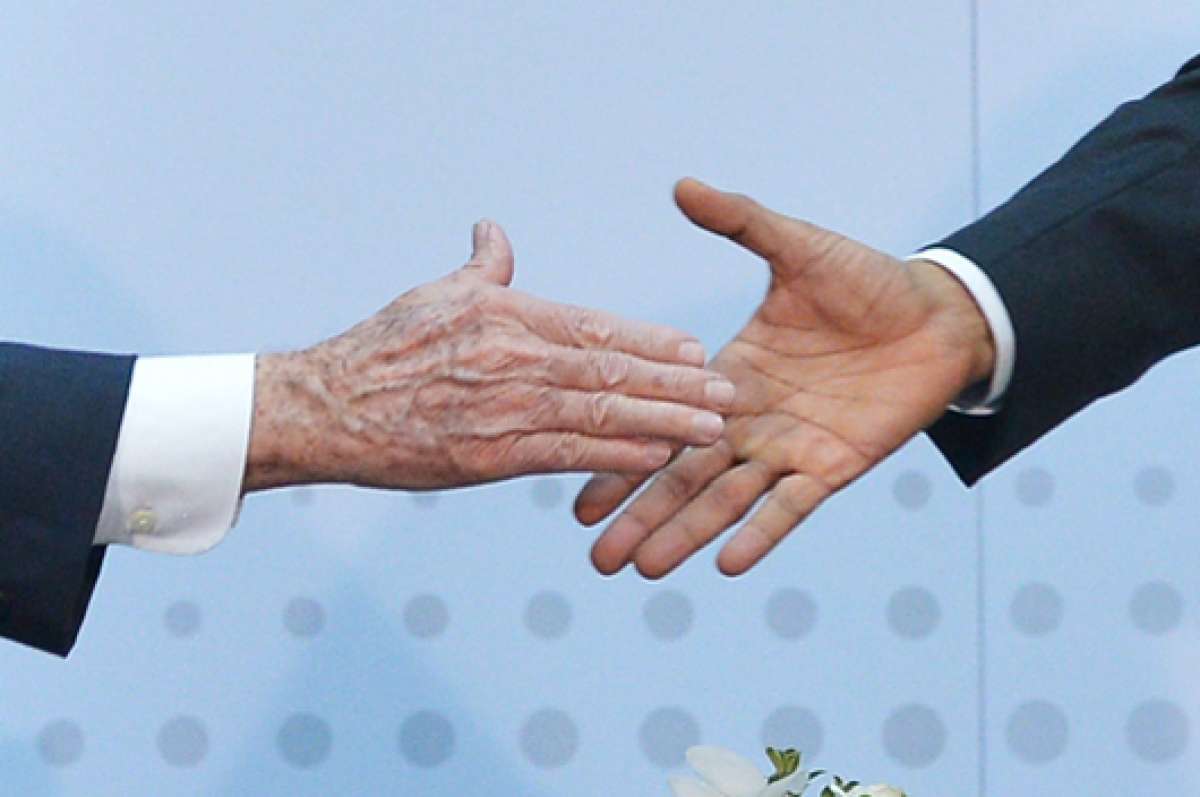 EL hist&oacute;rico saludo entre los mandatariosRa&uacute;l Castro y Barack Obama quedar&aacute; en la retina de Am&eacute;rica Latina. Foto: Afp