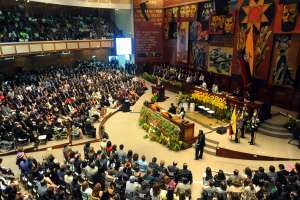Ante m&aacute;s de 2.000 personas, entre autoridades e invitados especiales, el presidente Rafael Correa emiti&oacute; su Informe a la Naci&oacute;n en el seno de la Asamblea Nacional. Foto: Cortes&iacute;a / Presidencia de la Rep&uacute;blica