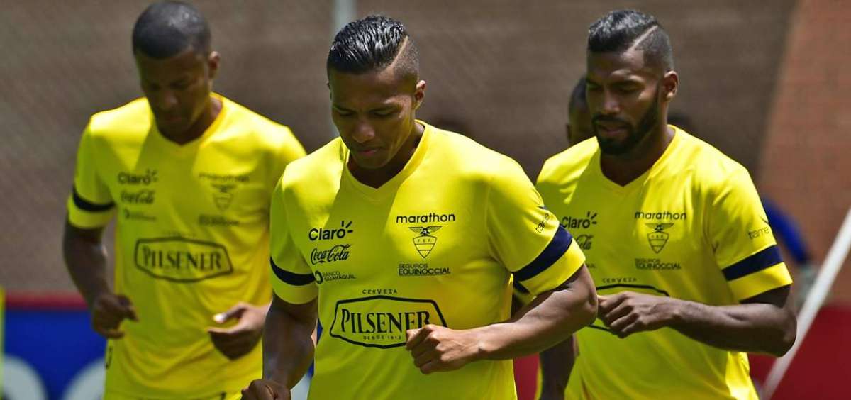 Quinteros har&iacute;a tres cambios en el once titular