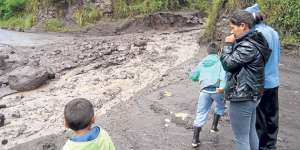 Habitantes de Yuibug y Juive Grande tienen dificultades para llegar a los caser&iacute;os cercanos de Tungurahua. Foto: Roberto Ch&aacute;vez / El Tel&eacute;grafo