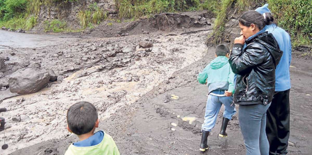 Habitantes de Yuibug y Juive Grande tienen dificultades para llegar a los caser&iacute;os cercanos de Tungurahua. Foto: Roberto Ch&aacute;vez / El Tel&eacute;grafo