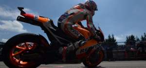Marc M&aacute;rquez logra la pole en MotoGP en Brno delante de Lorenzo