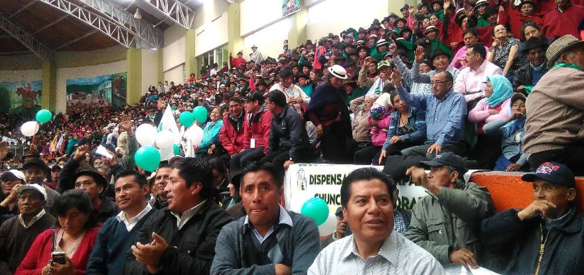 La cita con autoridades del IESS se realiz&oacute; en el coliseo del cant&oacute;n Guamote.