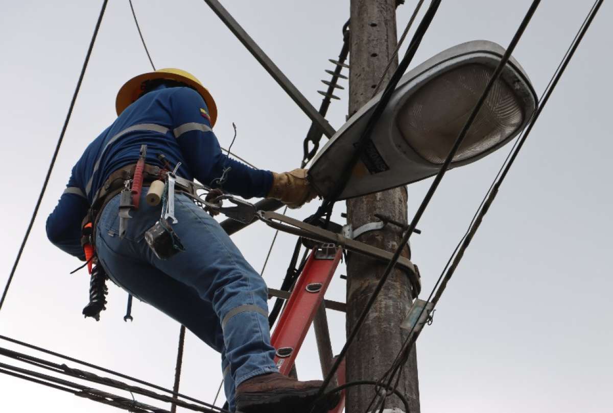 Familias de las zonas rurales de Bolívar cuentan con nuevas obras en electricidad y alumbrado. 