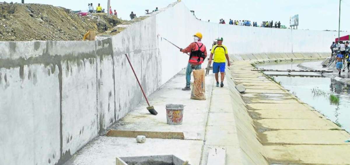 Ecuador lamenta llamado en consultas de embajador y reitera disposici&oacute;n a di&aacute;logo por muro