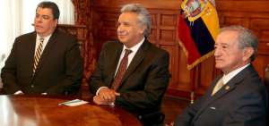 Mauro Toscanini (i), Len&iacute;n Moreno (c) y Oswaldo Jarr&iacute;n se citaron en el Palacio de Carondelet.