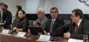 El Consejo de la Judicatura dio una rueda de prensa con todos los poderes de la justicia del Ecuador. Izq: Rodrigo Su&aacute;rez, Ledy Z&uacute;&ntilde;iga, Galo Chiriboga, Gustavo Jalkh, Carlos Ram&iacute;rez, Ernesto Pazmi&ntilde;o y N&eacute;stro Arbito. 