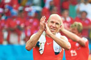 Arjen Robben ha sido la figura de Holanda en este Mundial. Pese a las molestias, ser&aacute; titular ante M&eacute;xico. Foto: EFE.