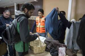 La ciudadan&iacute;a entrega v&iacute;veres y ropa en buen estado para apoyar a Palestina. Foto: Marco Salgado/ EL TEL&Eacute;GRAFO. 