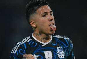 Enzo Fern&aacute;ndez fue sancionado