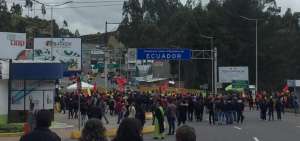 El puente internacional Rumichaca, el principal paso entre Ecuador y Colombia, amaneci&oacute; este lunes 26 de noviembre bloqueado por una protesta.