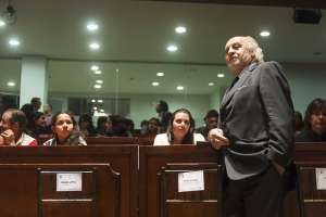 El director Miguel Litt&iacute;n estuvo anoche en la sede de la Asamblea Nacional, donde recibi&oacute; un reconocimiento. Foto: John Guevara/El Tel&eacute;grafo