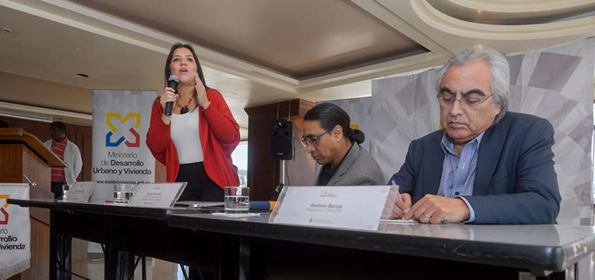 Representantes del Ejecutivo y de los gobiernos provinciales tuvieron un primer acercamiento ayer en Quito.
