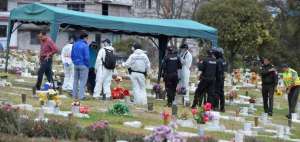 La diligencia se realiz&oacute; en presencia de familiares y amigos del exl&iacute;der de AVC en el camposanto Parques del Recuerdo, norte de Quito. 