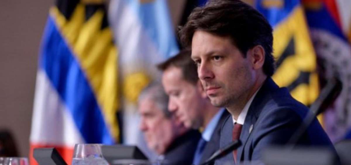 Canciller Long expone en Asamblea Legislativa de Bolivia lucha de Ecuador contra para&iacute;sos fiscales