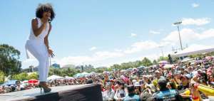 Karla Kanora fue una de las artistas ecuatorianas que particip&oacute; en el concierto &lsquo;Ecuador aqu&iacute; estoy&rsquo;, en el parque La Carolina, de Quito.
