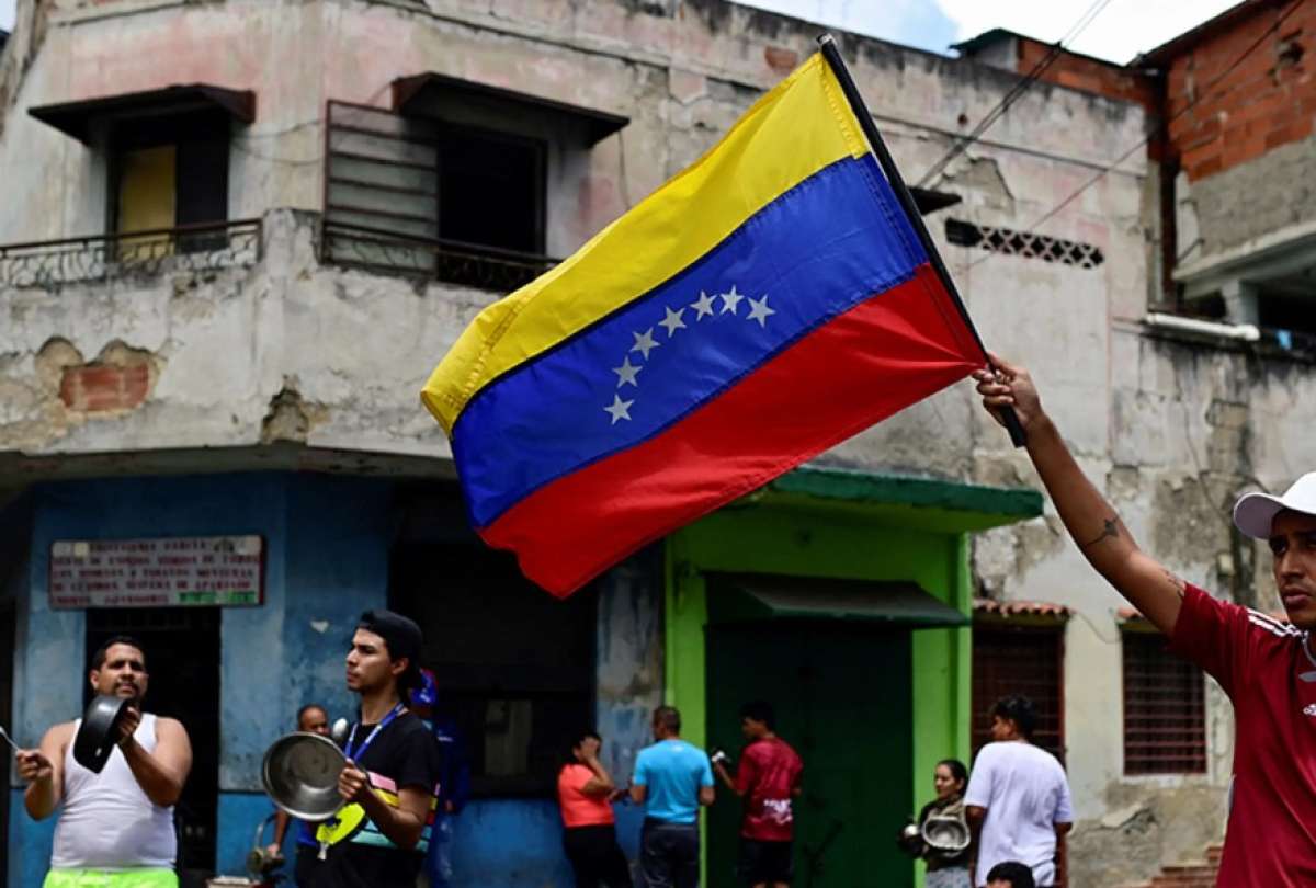 Acusaciones y controversias en torno al arresto de dos españoles elevan la tensión entre Caracas y Madrid.