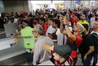 Los hinchas del Flamengo se quedaron varados en el aeropuerto de Río de Janeiro. 