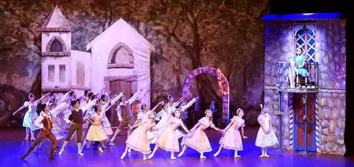 La entrada para Copp&eacute;lia es gratuita, pero el pase se retira en el Ballet Nacional de Ecuador, ubicado en la M. Abascal y Gaspar de Villarroel.