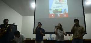 Un grupo de estudiantes universitarios cerr&oacute; el programa de presentaci&oacute;n del proyecto Educarte, evento al que asistieron cerca de 100 personas.