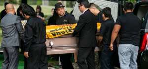 Madre de ecuatoriano muerto en persecuci&oacute;n tras asalto en Florida pide "transparencia"