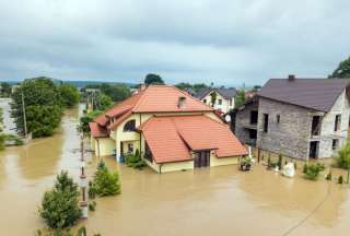 Fenómeno del Niño: lluvias y humedad amenazan hogares en Ecuador