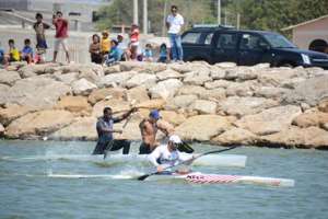 Vicente Gonz&aacute;lez y Andr&eacute;s Lazo (atr&aacute;s) terminaron sextos en la final de C-2 200; mientras que C&eacute;sar de Cesare (abajo) gan&oacute; la final C en los K-1 200 metros. Foto: Archivo / El Tel&eacute;grafo