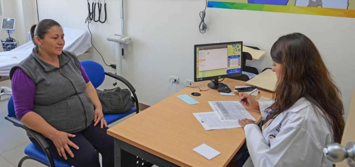 Los m&eacute;dicos del hospital atienden a las embarazadas que tienen complicaciones en esta etapa y en el parto.   