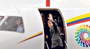 En el encuentro con el papa Francisco, el presidente Correa definir&aacute; la agenda de julio que tendr&aacute; el Santo Padre en Ecuador. Foto: Cortes&iacute;a / Presidencia de la Rep&uacute;blica