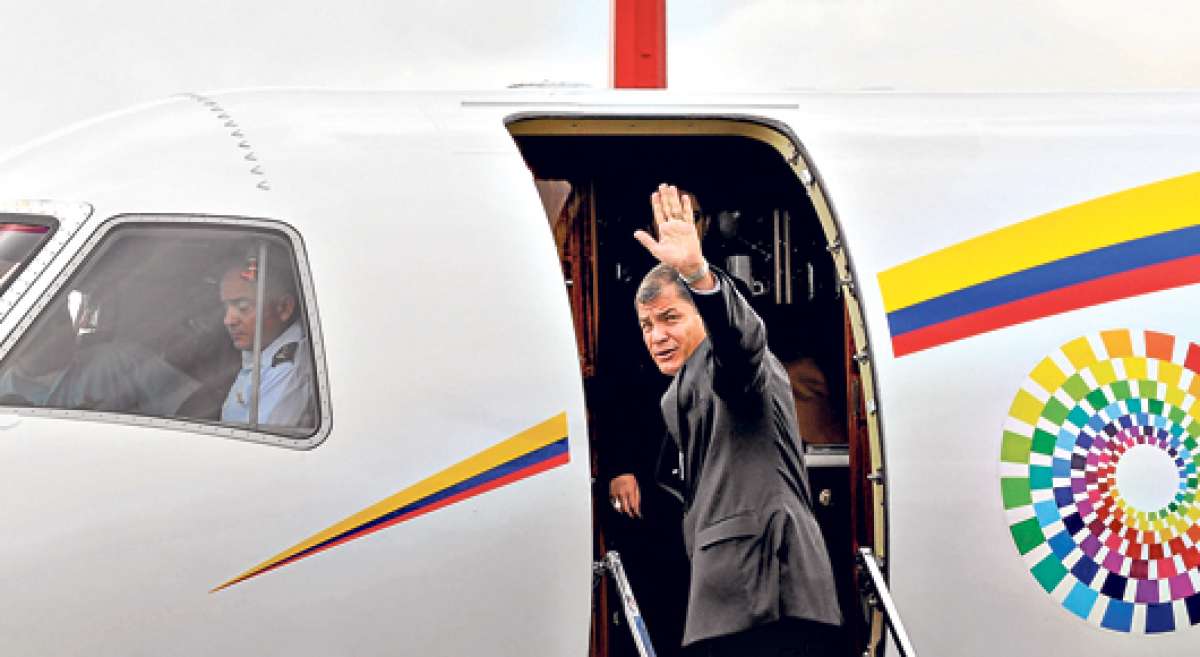 En el encuentro con el papa Francisco, el presidente Correa definir&aacute; la agenda de julio que tendr&aacute; el Santo Padre en Ecuador. Foto: Cortes&iacute;a / Presidencia de la Rep&uacute;blica