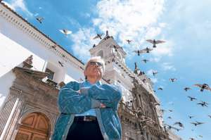Rafael Racines hered&oacute; de su padre y su abuelo el amor por Quito. Difunde las im&aacute;genes de su archivo a trav&eacute;s de una p&aacute;gina de Facebook llamada &lsquo;Quito de aldea a ciudad&rsquo;. Foto: John Guevara | El Tel&eacute;grafo