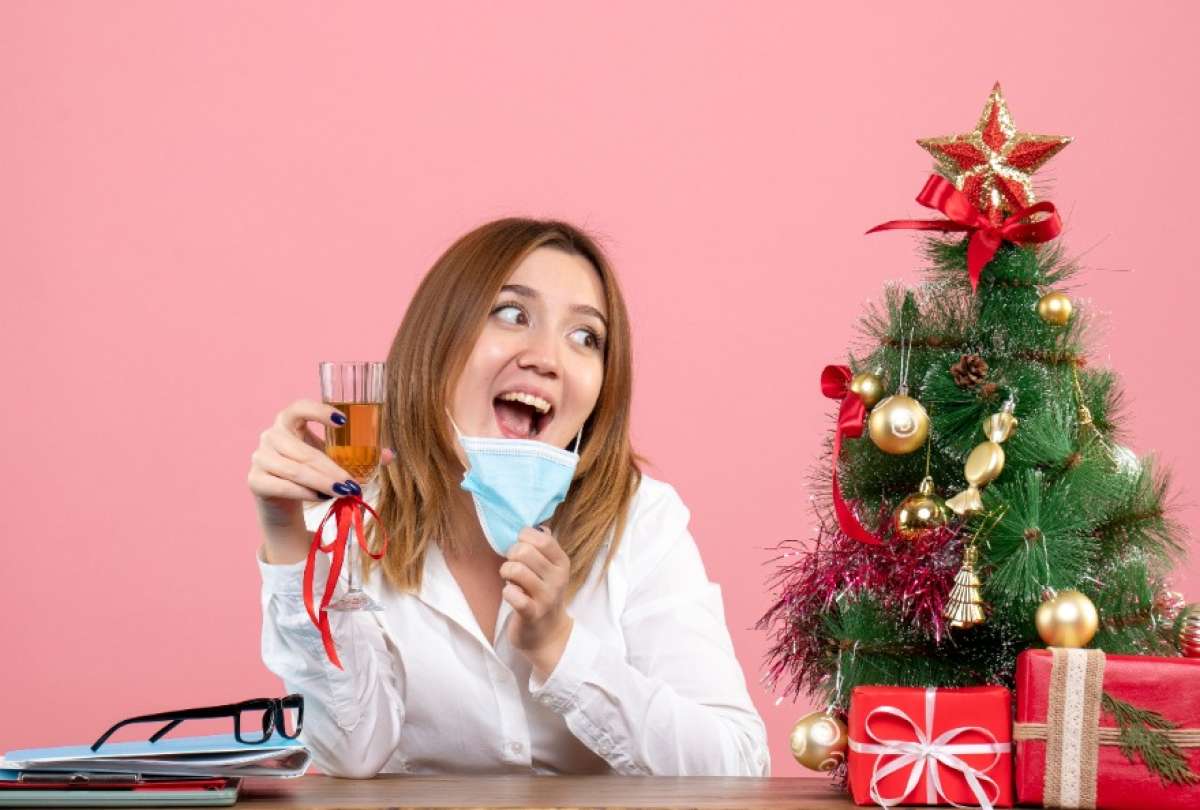 Los cambios de rutina y el exceso de az&uacute;cares crean un escenario ideal para bacterias y problemas dentales.