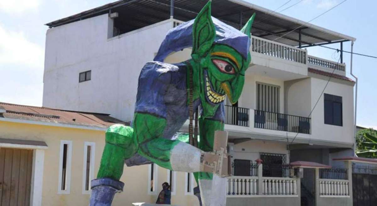 Los monigotes gigantes se confeccionan desde el mes de octubre. Para muchos son verdaderas obras de arte pues se necesita creatividad, t&eacute;cnica y mucha paciencia para armar las estructuras.