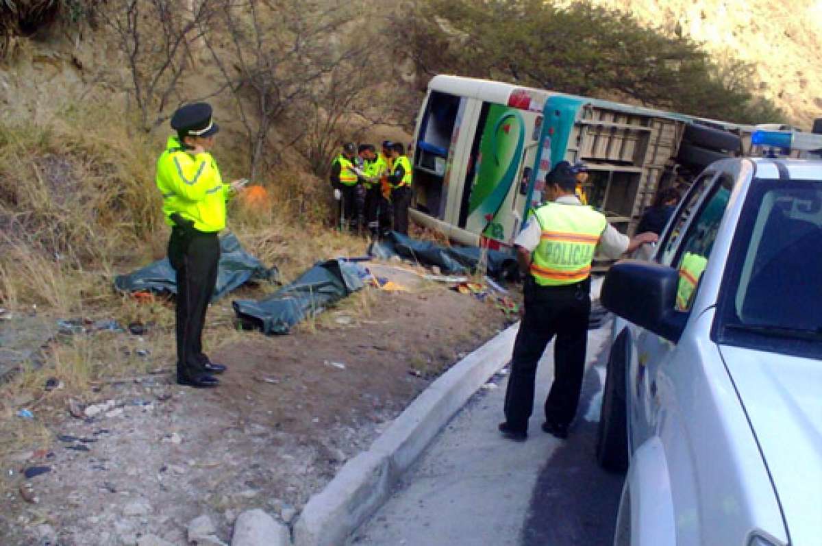 Las causas del accidente est&aacute;n siendo investigadas. Se presume que el conductor se qued&oacute; dormido. Foto: ECU 911 Loja 