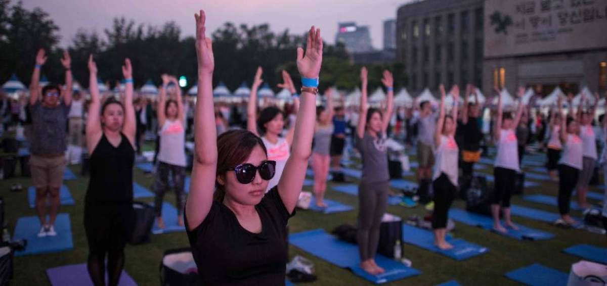 Millones de adeptos celebran el segundo D&iacute;a Internacional del yoga
