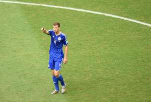 Edin Dzeko anot&oacute; su primer gol en un mundial de f&uacute;tbol. Foto: AFP