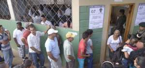 En los procesos electorales escuelas y colegios son designados como recintos electorales. 