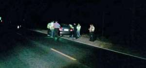 El cuerpo de la v&iacute;ctima qued&oacute; dentro de un veh&iacute;culo junto a la v&iacute;a que conduce hacia la T de Salitre. Al lugar lleg&oacute; personal de Criminal&iacute;stica.