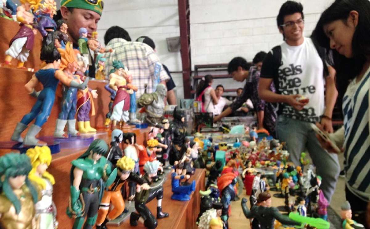 Las figuras de series como Saint Seiya, Dragon Ball o Naruto fueron observadas por los aficionados. Fotos: H&eacute;ctor Marcillo / El Tel&eacute;grafo