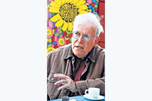 El viajero, actor, cineasta, cosmopolita tropical cree que &ldquo;Uno siempre cuenta la misma historia, lo importante es desde d&oacute;nde lo har&aacute;&rdquo;. Foto: Mario Egas / El Tel&eacute;grafo