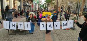 La Prefectura de Azuay realiz&oacute; una ceremonia la ma&ntilde;ana de ayer, en la que los participantes cumplieron con el distanciamiento social y usaron mascarillas. 