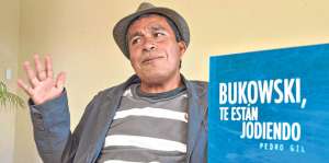 &ldquo;He ganado estos muchos premios / premios que no los gana cualquier gil&rdquo; es un verso del poeta mantense. Daniel Molineros / El Tel&eacute;grafo