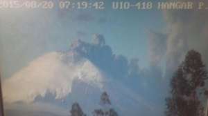 Durante las primeras horas de este jueves se observaron emisiones de gas con direcci&oacute;n al occidente del volc&aacute;n. Foto: Cortes&iacute;a del Ministerio Coordinador de Seguridad